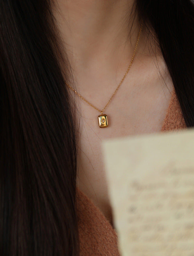 Three-Dimensional Octagonal Star Diamond Necklace