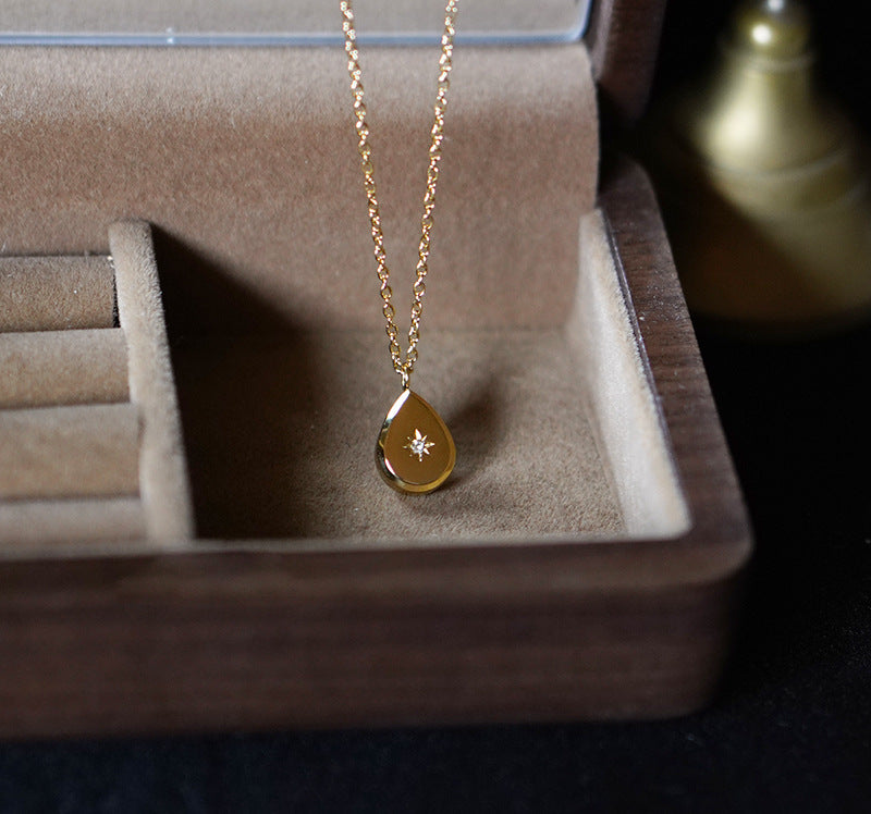 Three-Dimensional Octagonal Star Diamond Necklace