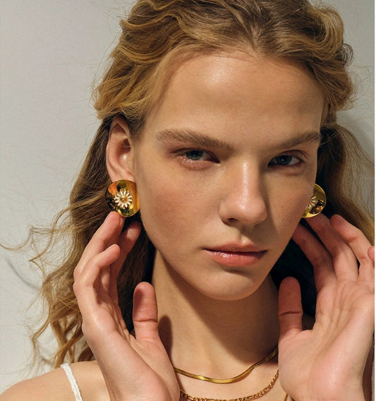 14K Gold Drip Daisy Ring & Stud Earrings
