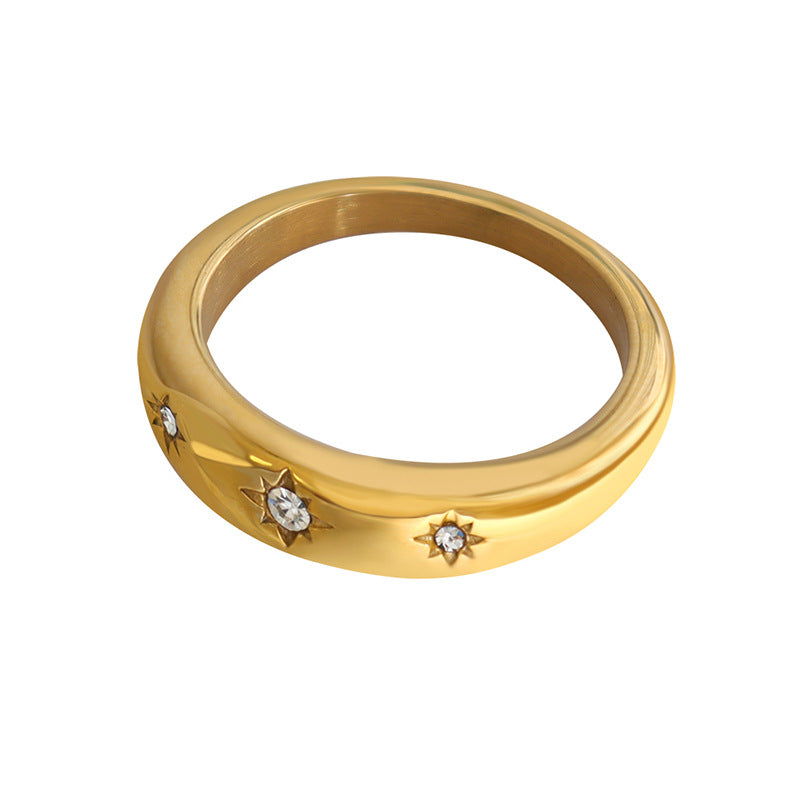 A luxurious 18K gold fashion ring with diamonds