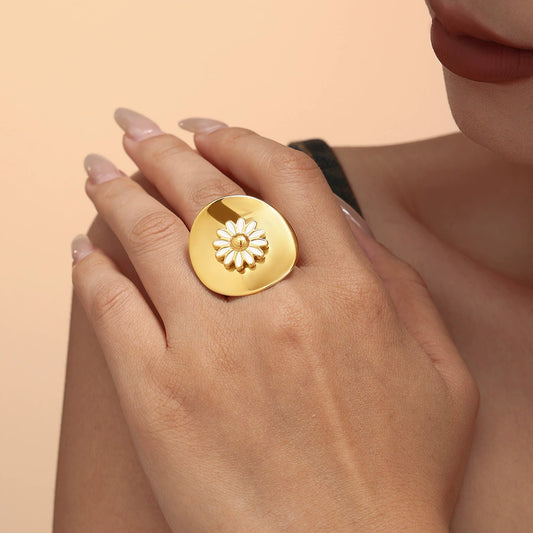 14K Gold Drip Daisy Ring & Stud Earrings