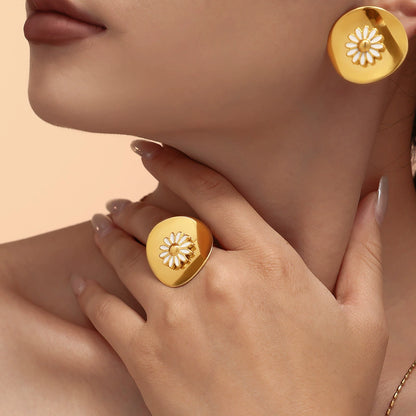14K Gold Drip Daisy Ring & Stud Earrings