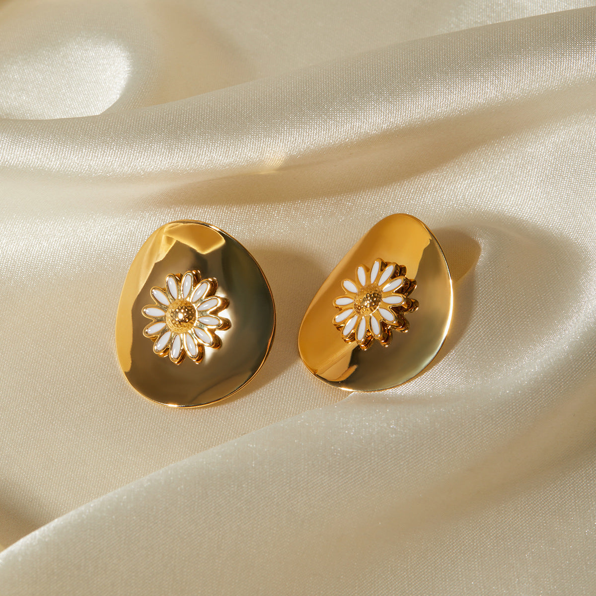 14K Gold Drip Daisy Ring & Stud Earrings